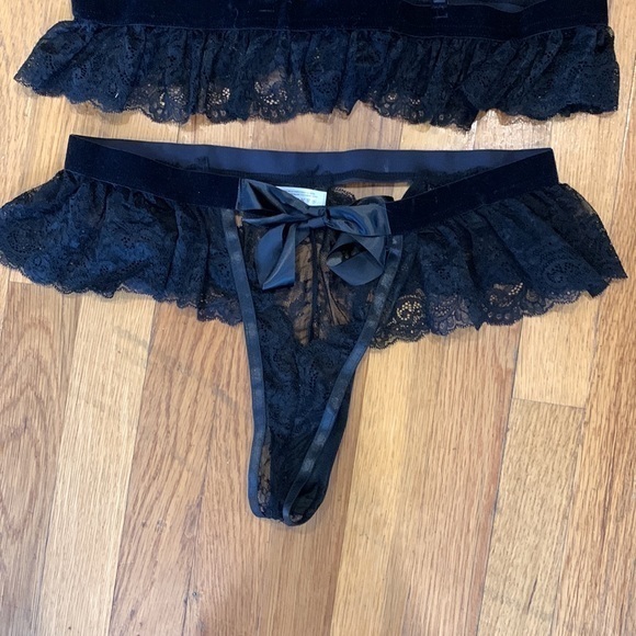 NWOT Oh La La Cheri black velvet ruffle and lace bra set - Picture 4 of 8